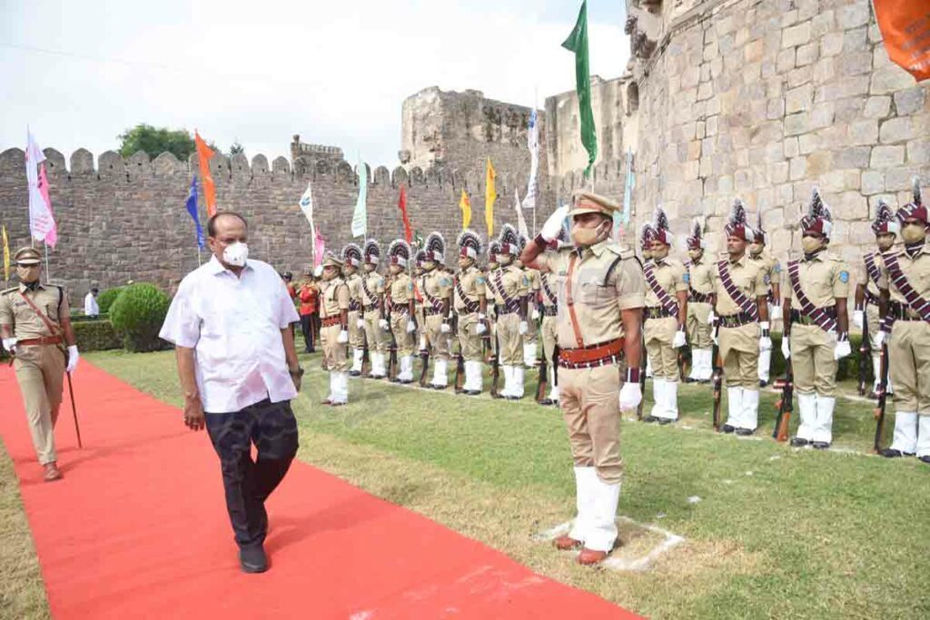 గోల్కొండ కోట‌లో జెండా పండుగ‌కు ఏర్పాట్లు