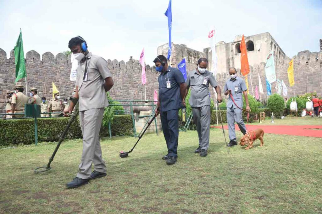 గోల్కొండ కోట‌లో జెండా పండుగ‌కు ఏర్పాట్లు