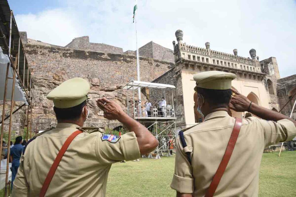 గోల్కొండ కోట‌లో జెండా పండుగ‌కు ఏర్పాట్లు