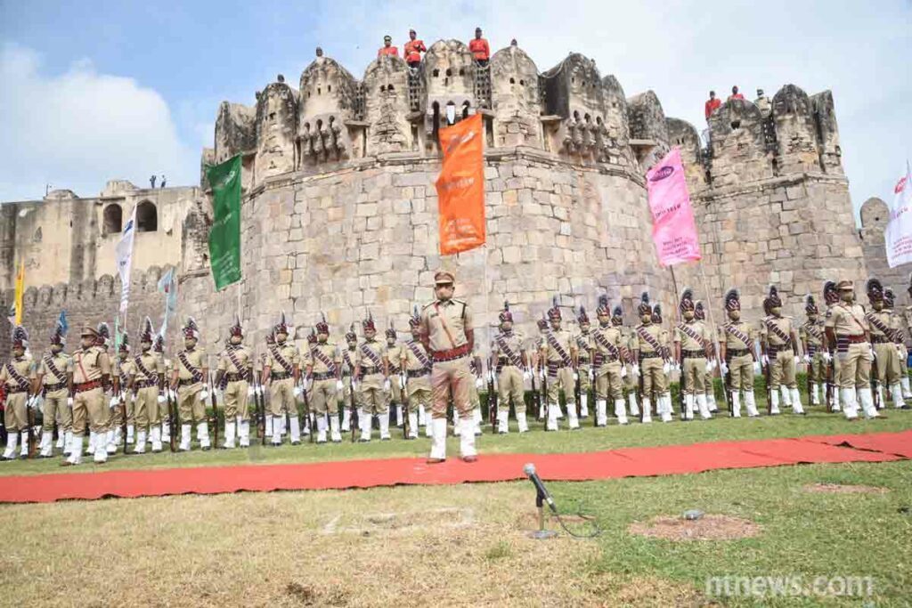 గోల్కొండ కోట‌లో జెండా పండుగ‌కు ఏర్పాట్లు