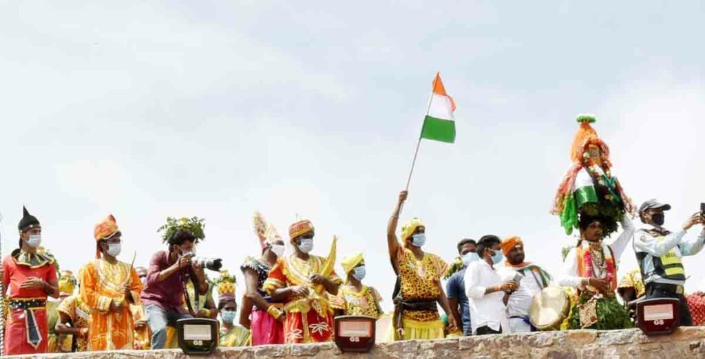 75th independence day | గోల్కొండ కోటపై జాతీయ జెండా ఎగురవేసిన సీఎం కేసీఆర్‌