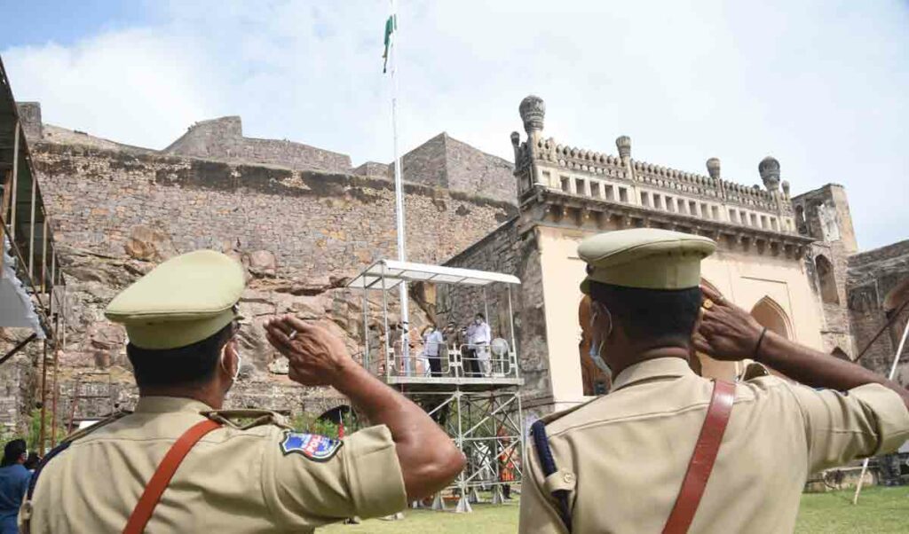 గోల్కొండ కోట‌లో జెండా పండుగ‌కు ఏర్పాట్లు