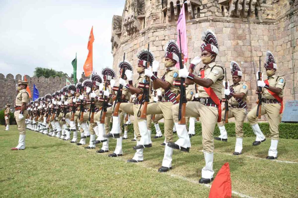 గోల్కొండ కోట‌లో జెండా పండుగ‌కు ఏర్పాట్లు