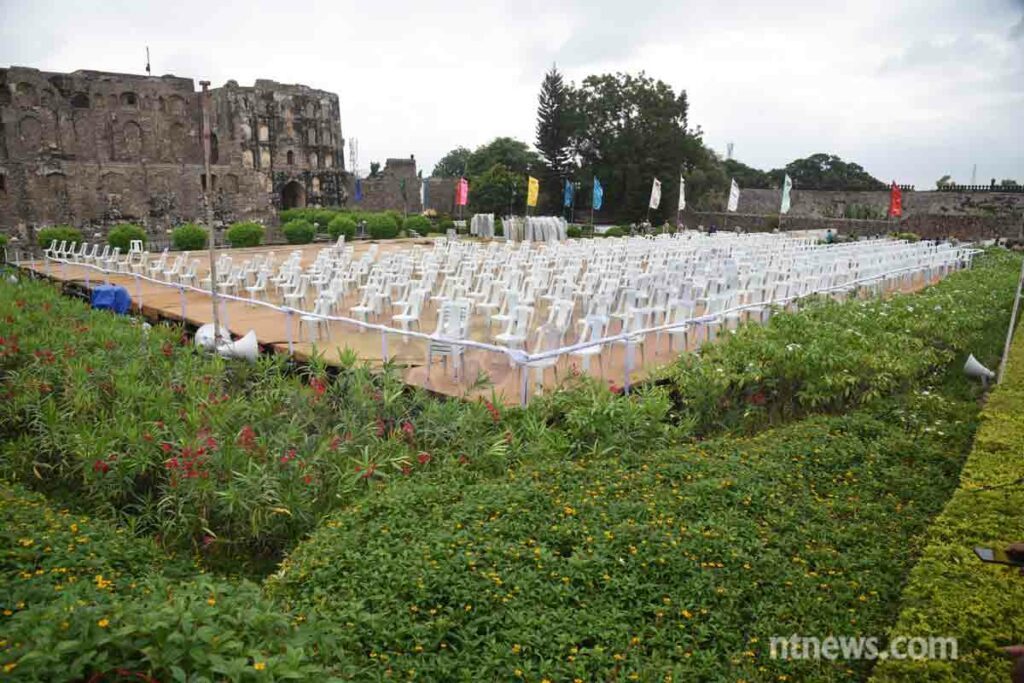 గోల్కొండ కోట‌లో జెండా పండుగ‌కు ఏర్పాట్లు