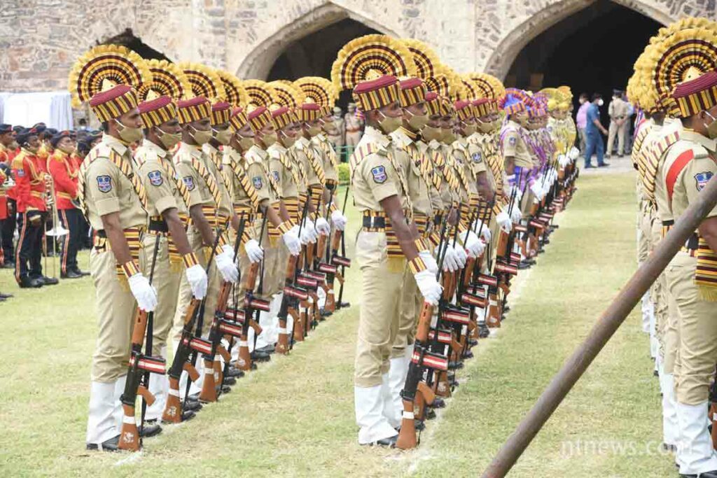 గోల్కొండ కోట‌లో జెండా పండుగ‌కు ఏర్పాట్లు