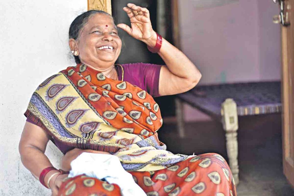 Huzurabad TRS candidate gellu srinivas mother laxmi interview | హుజూరాబాద్‌ టీఆర్‌ఎస్‌ అభ్యర్థి గెల్లు శ్రీనివాస్‌ యాదవ్‌ తల్లి లక్ష్మి ఇంటర్వ్యూ  | Huzurabad Elections