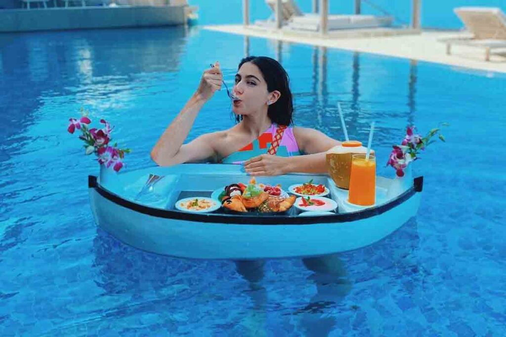 sara ali khan enjoying floating breakfast 
