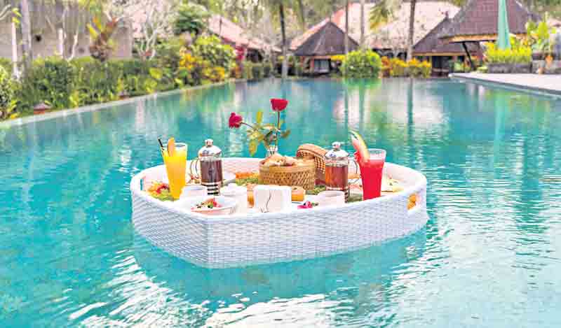 floating breakfast 